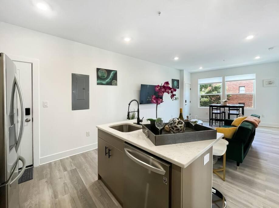 Central Dc Apt , City Skyline View , Close To All Washington Luaran gambar
